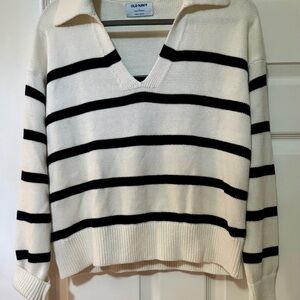 Old Navy Black and White Striped V-Neck Sweater